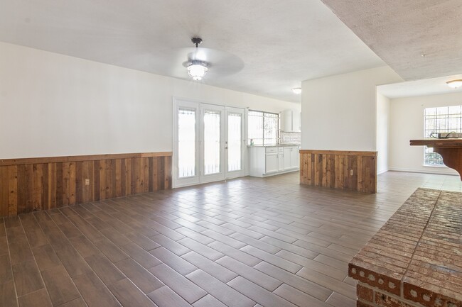 Photo - 14603 Lorne Dr
