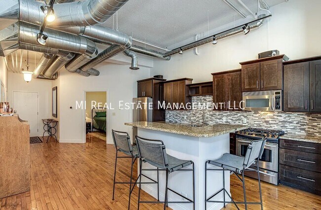 49 Monroe Center St NW Unit 8