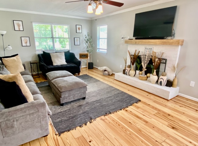 living room - 7900 Elderberry Cir