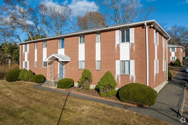 Southington Manor - Southington Manor Townhomes