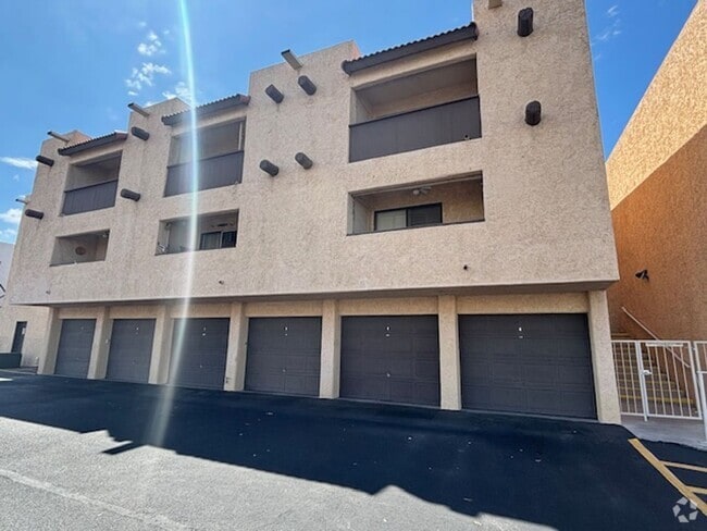 Building Photo - 1 Bedroom - 1.5 Bath Condo