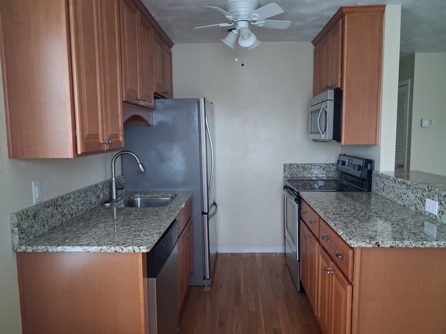 401 Erle Cres Unit Lake Holly