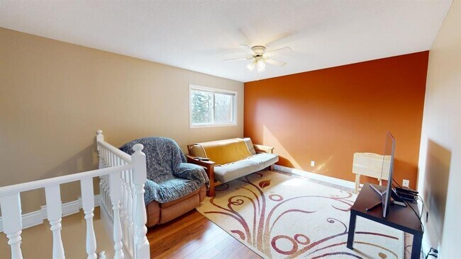 Photo - 10826-10102 102 St