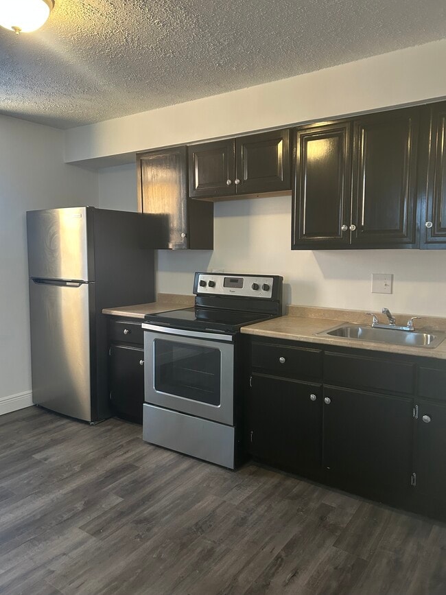 Building Photo - 1908 Butterfield Ave Unit Floor 2