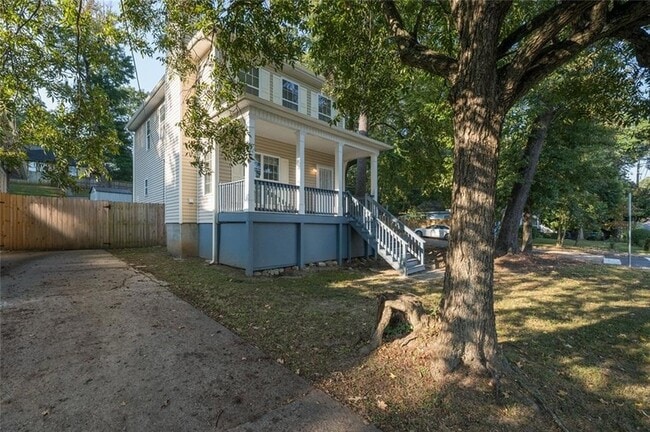 Photo - 1331 Memorial Dr SE