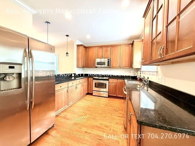 319 Woodvale Pl