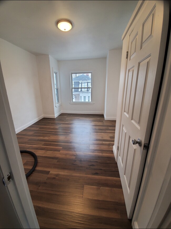 Photo - 17 Higgins St Apartments Unit 2