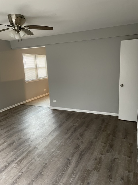 Spacious living area - 6435 S Evans Ave Apartamentos Unidad 1A