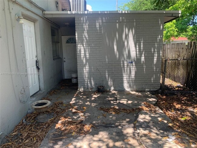 Photo - 900 NW 17th Ave Unit East