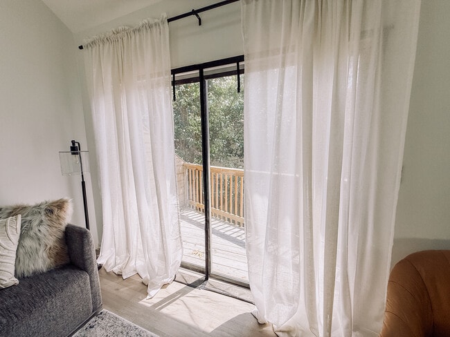 Photo - 1073 Chinquapin Ln