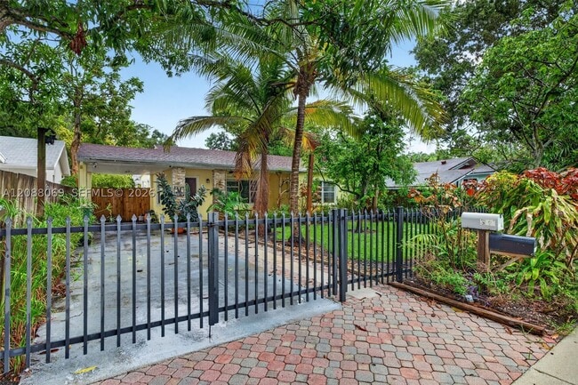 320 SW 12th Ave
