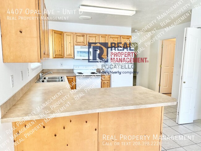 Photo - 2 Bedroom 1 bath Apartment - Small dog all... Unit D