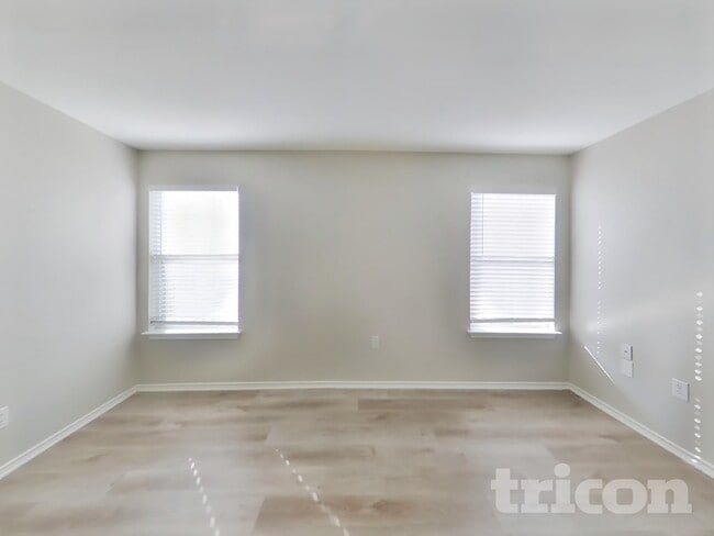 Photo - 6323 Cougar Village