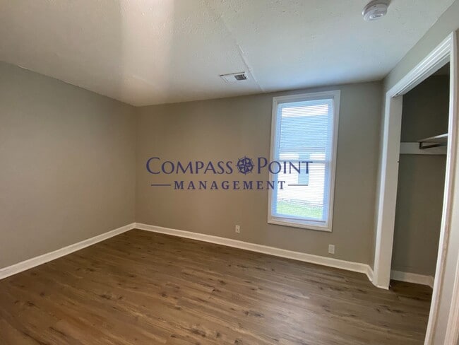 Photo - This huge 4 bedroom 1 bathroom house is Now Available!!