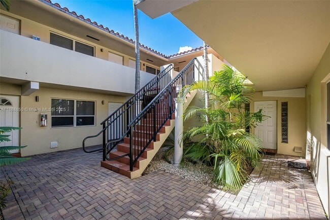 Building Photo - 2025 Miami Rd Unit 8A