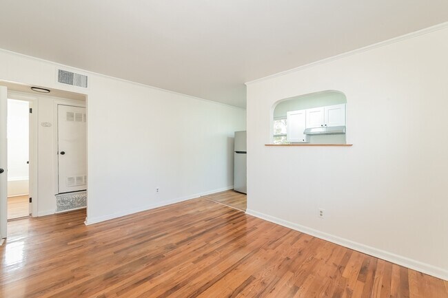 Photo - 1978 Wellbourne Dr NE