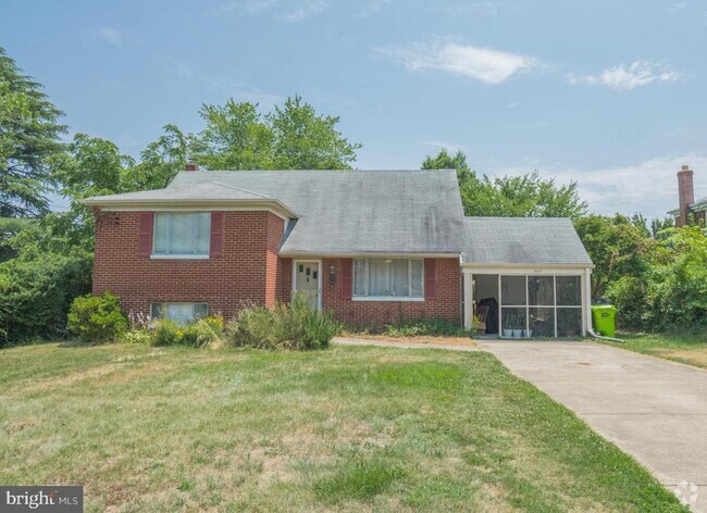 Building Photo - 6811 Floyd Ave Rental