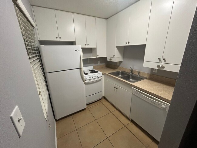 Photo - Amazing upstairs unit available, centrally located in Sarasota's best area. Unit 2066