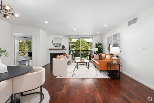 Building Photo - 8530 Holloway Dr Unit 305 Rental