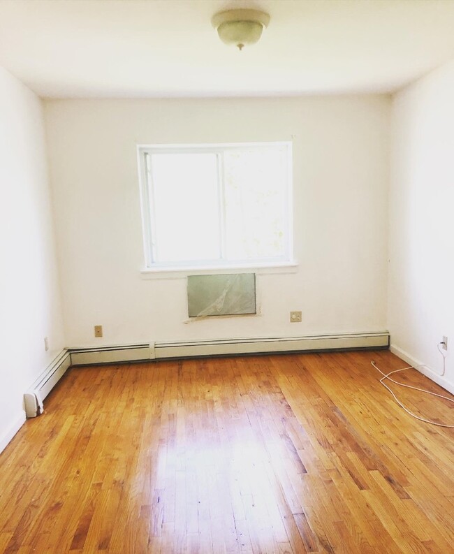 Photo - 4334 Baychester Ave
