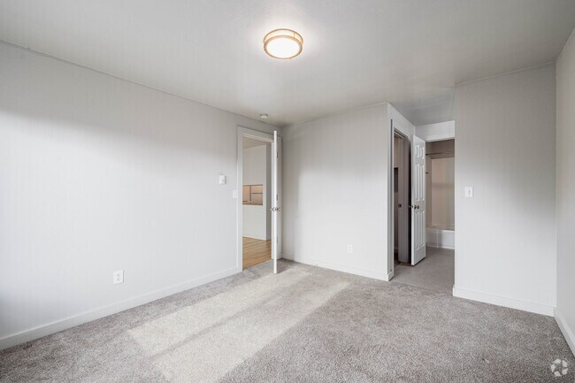 1BR, 1BA - 530SF - Bedroom - Rainier Terrace