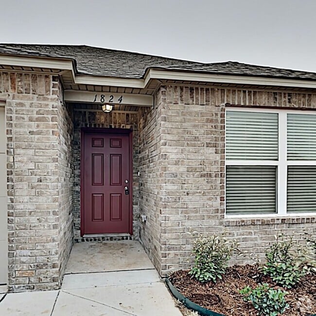 Building Photo - Very NIce 4 Bedroom 2 Bath Home in Yukon S...