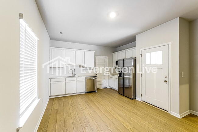 Photo - 301 Pond Spg Dr