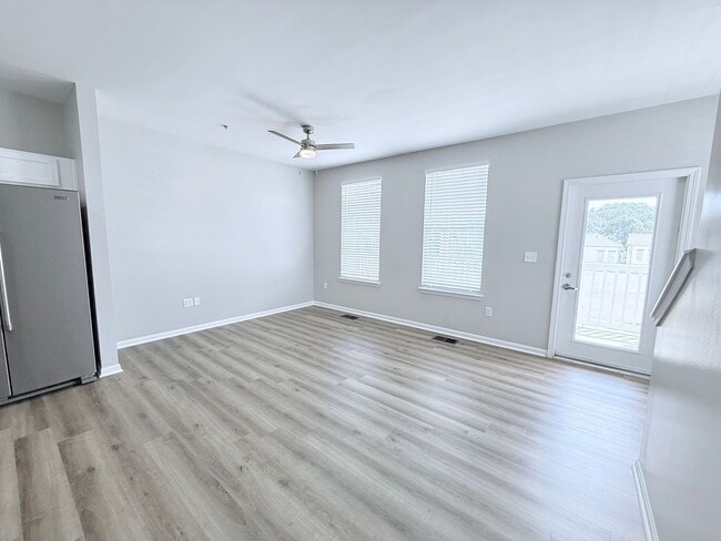 Photo - 4BD/4BA FURNISHED ROWANDALE UNIT