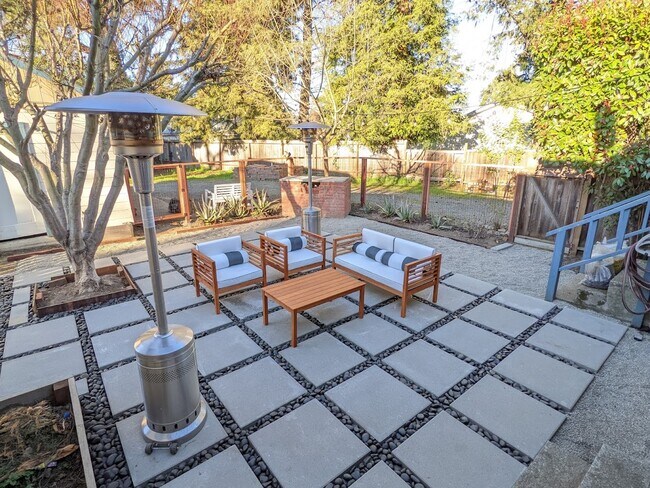 Photo - 2544 Redwood Rd