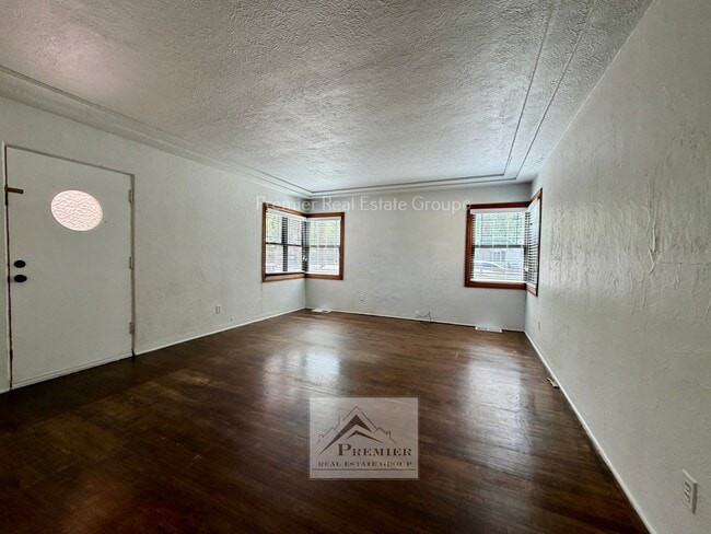 Photo - 17 Alsace Way