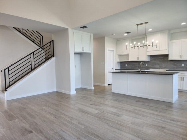 Photo - 7506 Cresta Bella St