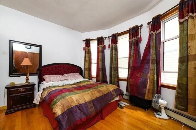 Photo - 469 Windsor St Unit 1