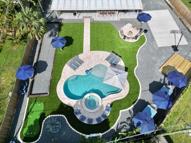 Photo - 270 NW 36th St