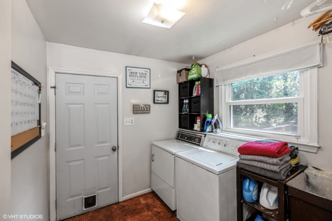 Photo - 7804 New London Dr