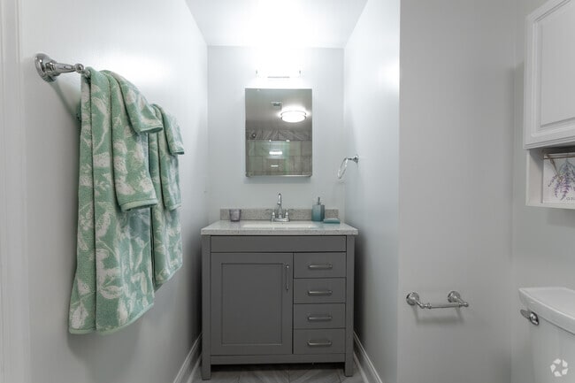 Ivymount - 1 Bedroom, 1 Bath - 1,000 - 1,070 Sq. Ft.