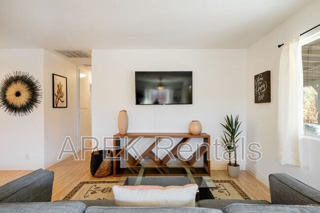 Photo - 61493 Desert Air Rd