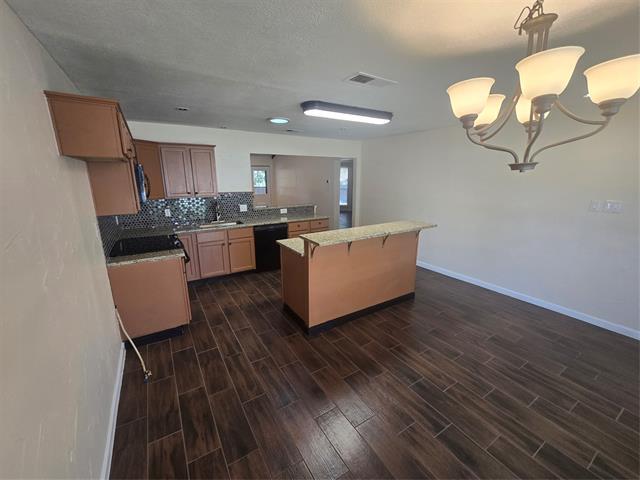Photo - 508 Tarragon Ln