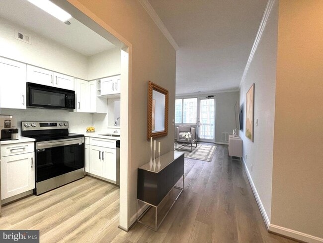 Building Photo - 1805 Crystal Dr Unit 1103S