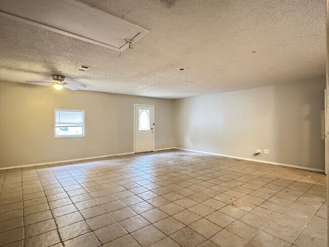 Photo - 405 Cypress Cir