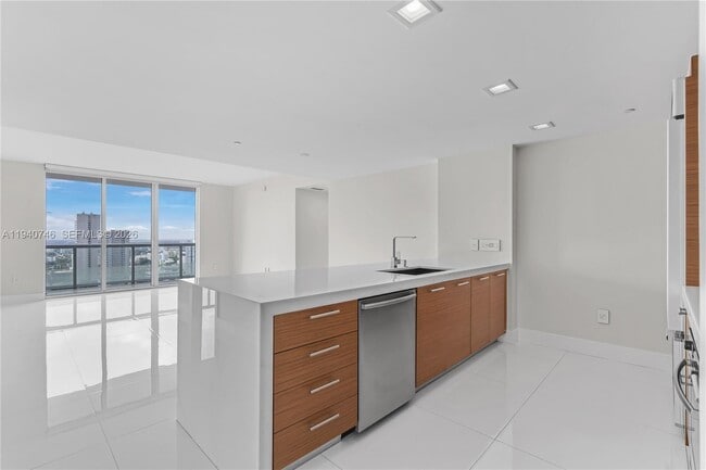 Building Photo - 50 Biscayne Blvd Unit 3601