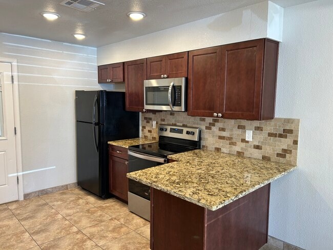 Photo - 1014 Elm St Unit # B