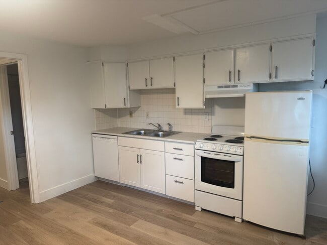 Building Photo - 140 Howard St Unit 4
