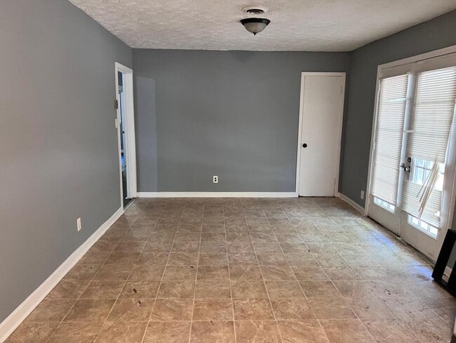 Photo - 948 Biddle St