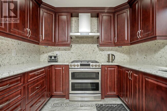 Photo - 2235 Grenville Dr