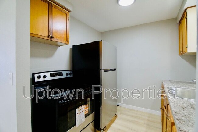 Photo - 466 N Adair St