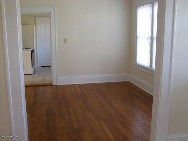 Photo - 829 Goodwin St