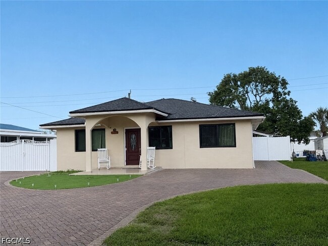 Building Photo - 3502 Seminole Ave