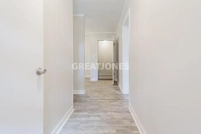 Photo - 5511 N Main St