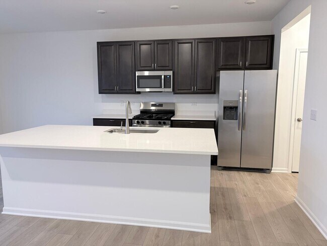 Photo - 460 Hathaway Ln