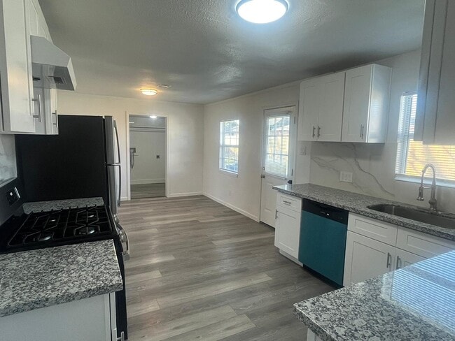 Photo - 2302 35th Ave N